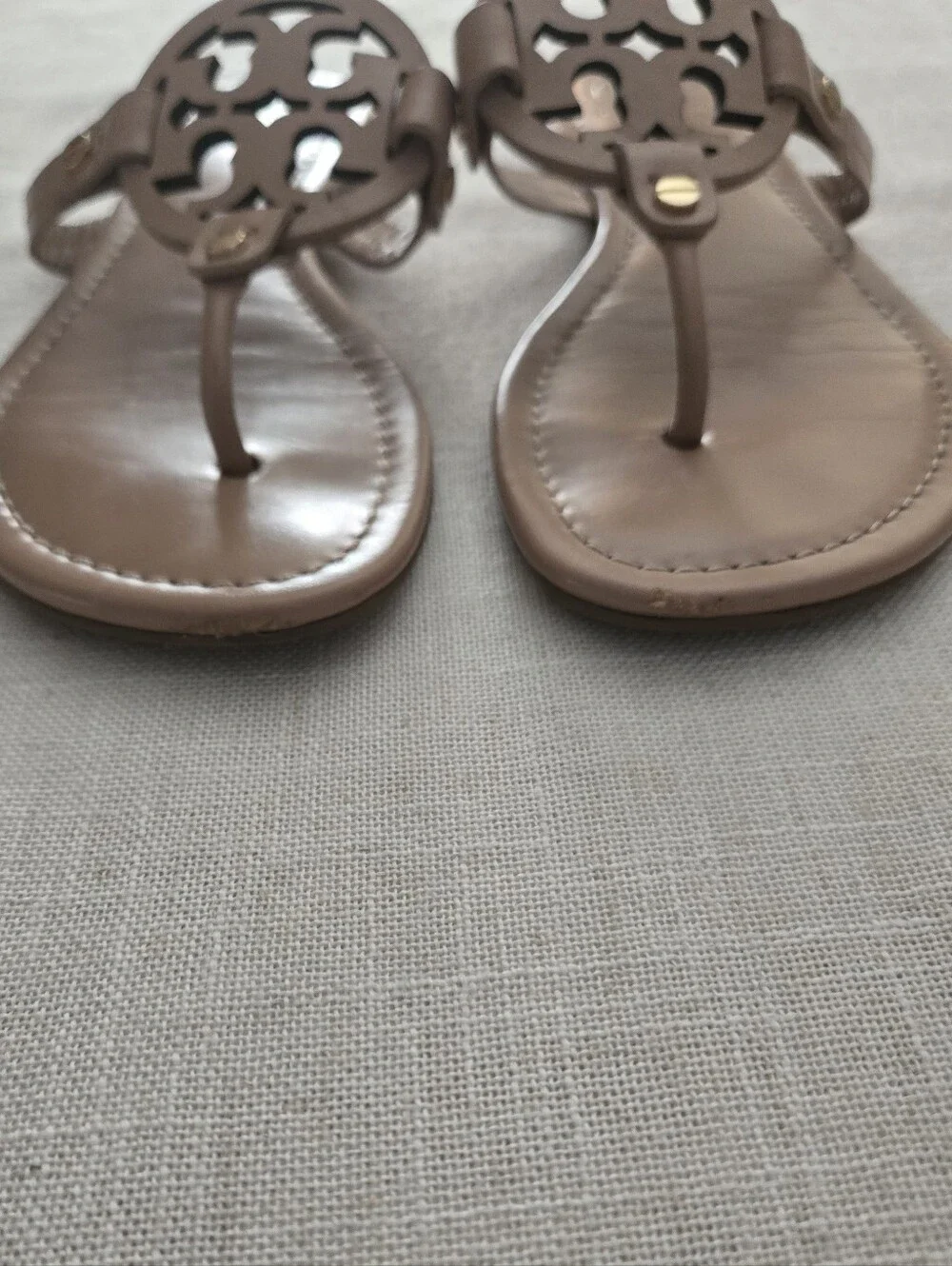 Tory Burch Leather Logo Thong Sandals in Taupe